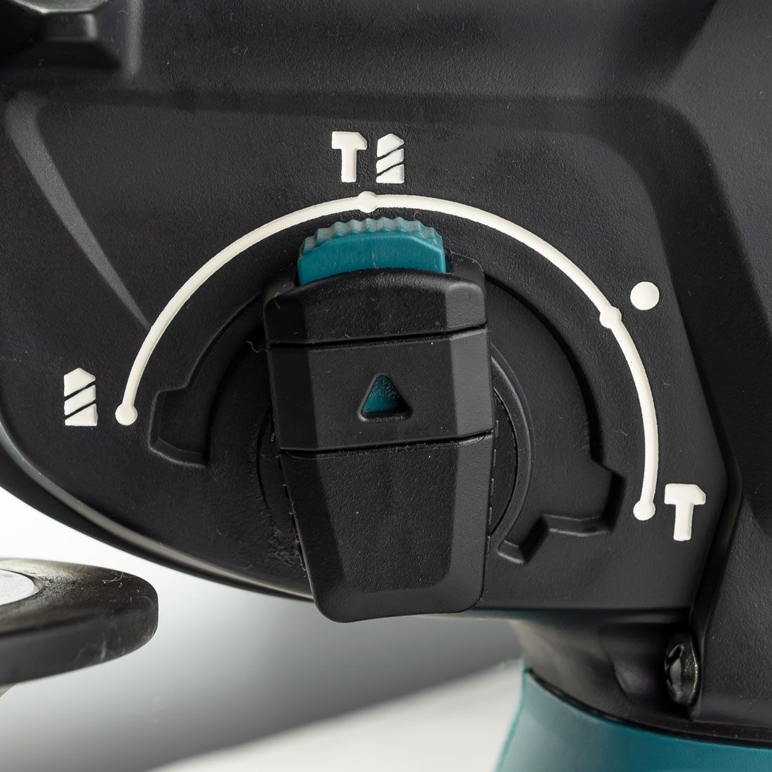 MAKITA DHR242RMJ 18V LXT 24MM SDS+ PLUS BRUSHLESS ROTARY HAMMER DRILL INC 2X 4.0AH BATTS