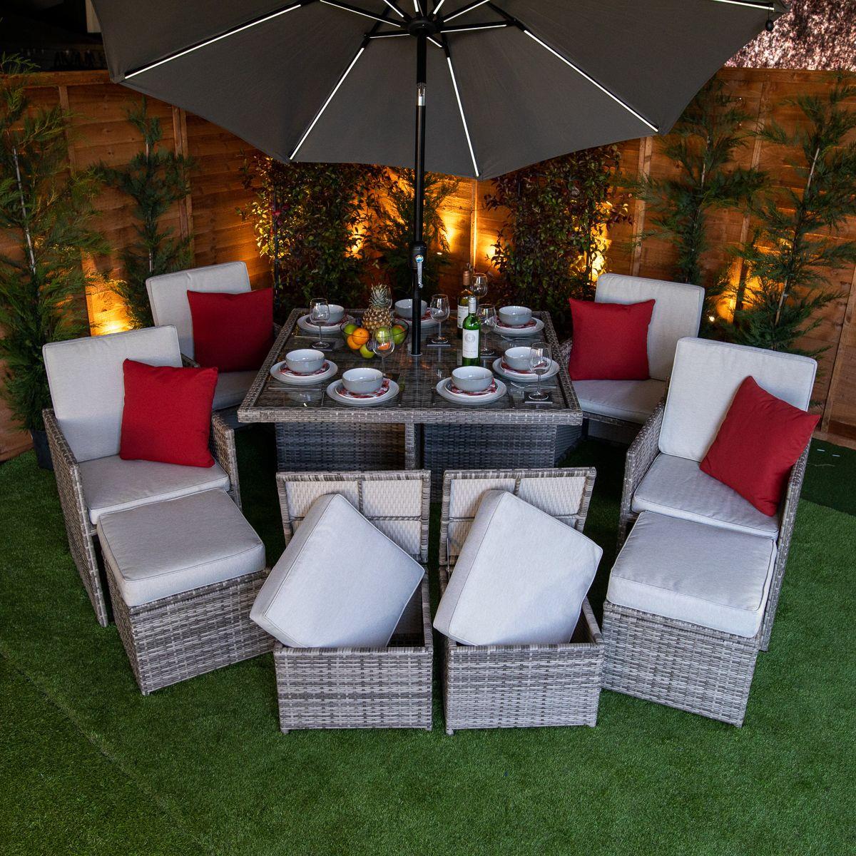 Flat pack 4 seat cube rattan outdoor sofa with 4 footrests